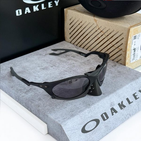 Oakley-Plantaris