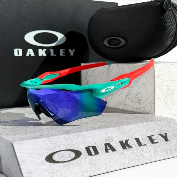 Radar-custom-green-violet